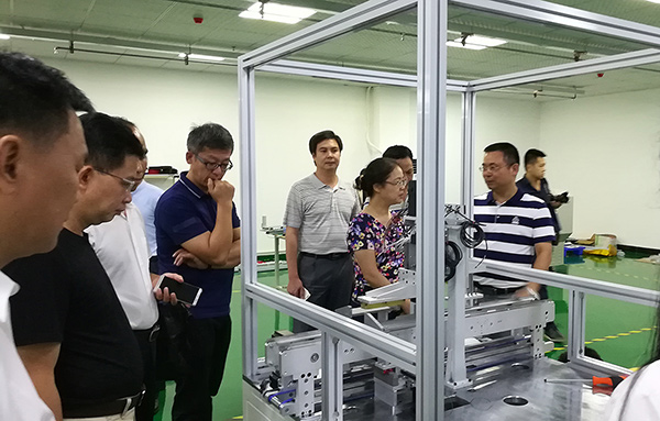 廣西桂平市市委書記鐘暢姿、副市長蒙星強一行蒞臨深科特參觀指導